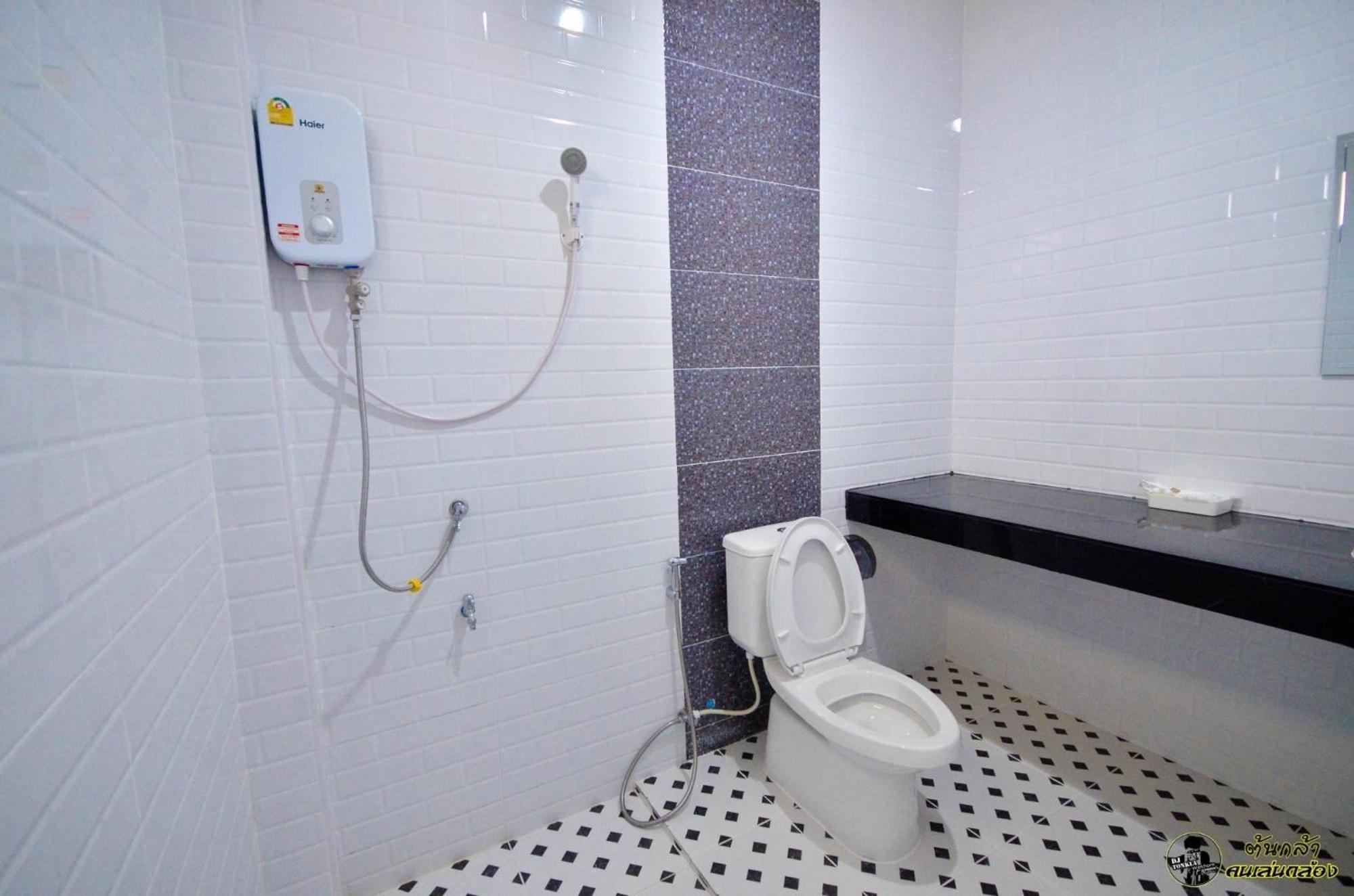 แอ่ว-ดีld Hotel&Residences Ngao Exteriér fotografie