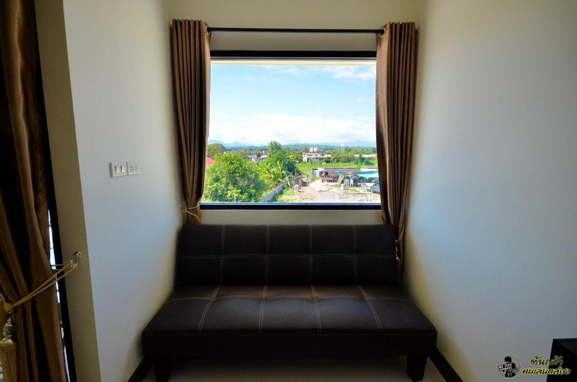 แอ่ว-ดีld Hotel&Residences Ngao Exteriér fotografie