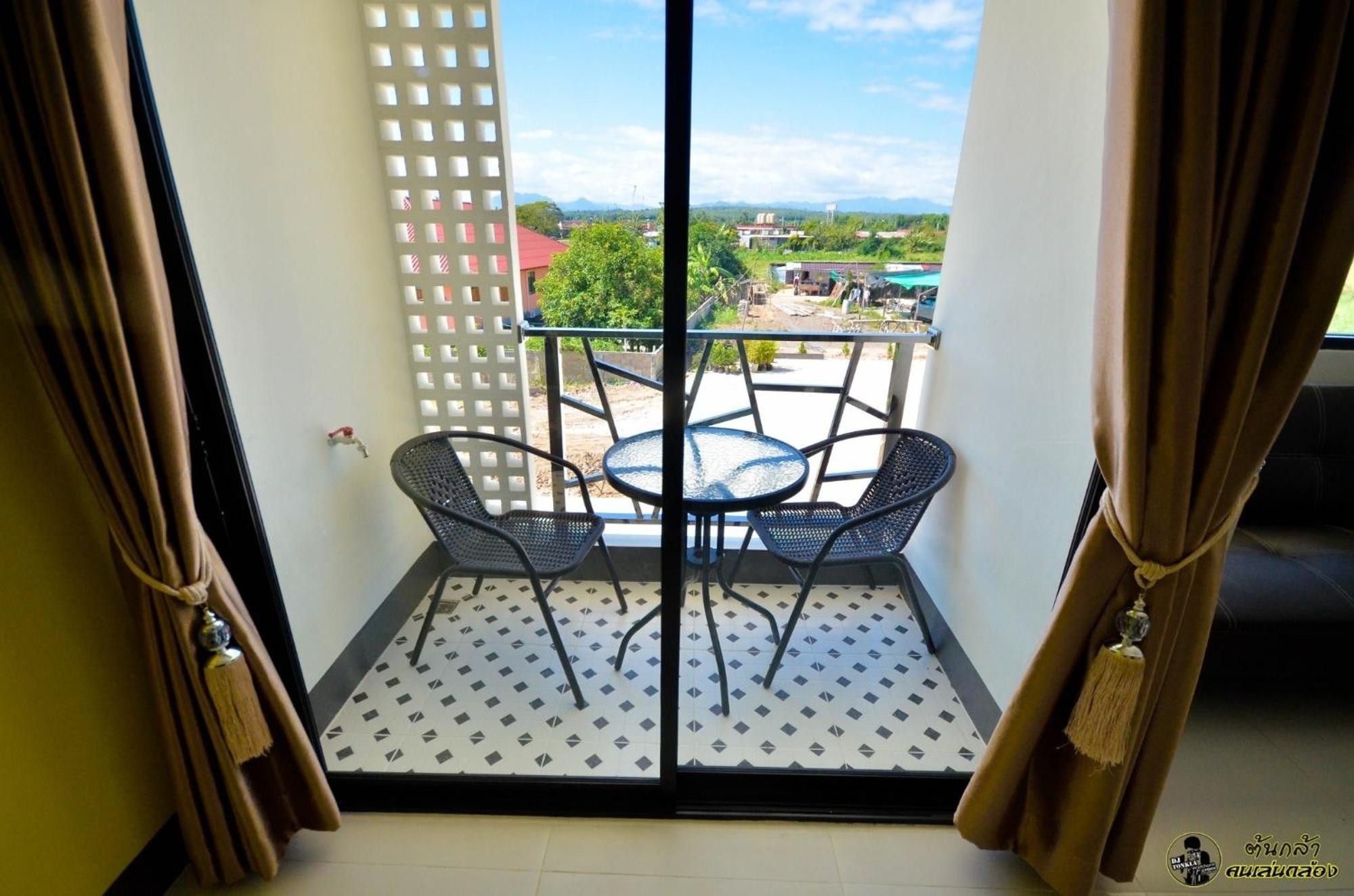 แอ่ว-ดีld Hotel&Residences Ngao Exteriér fotografie